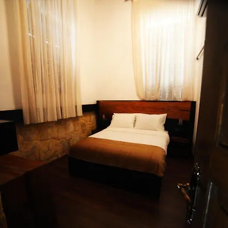 Queen Of Hotel